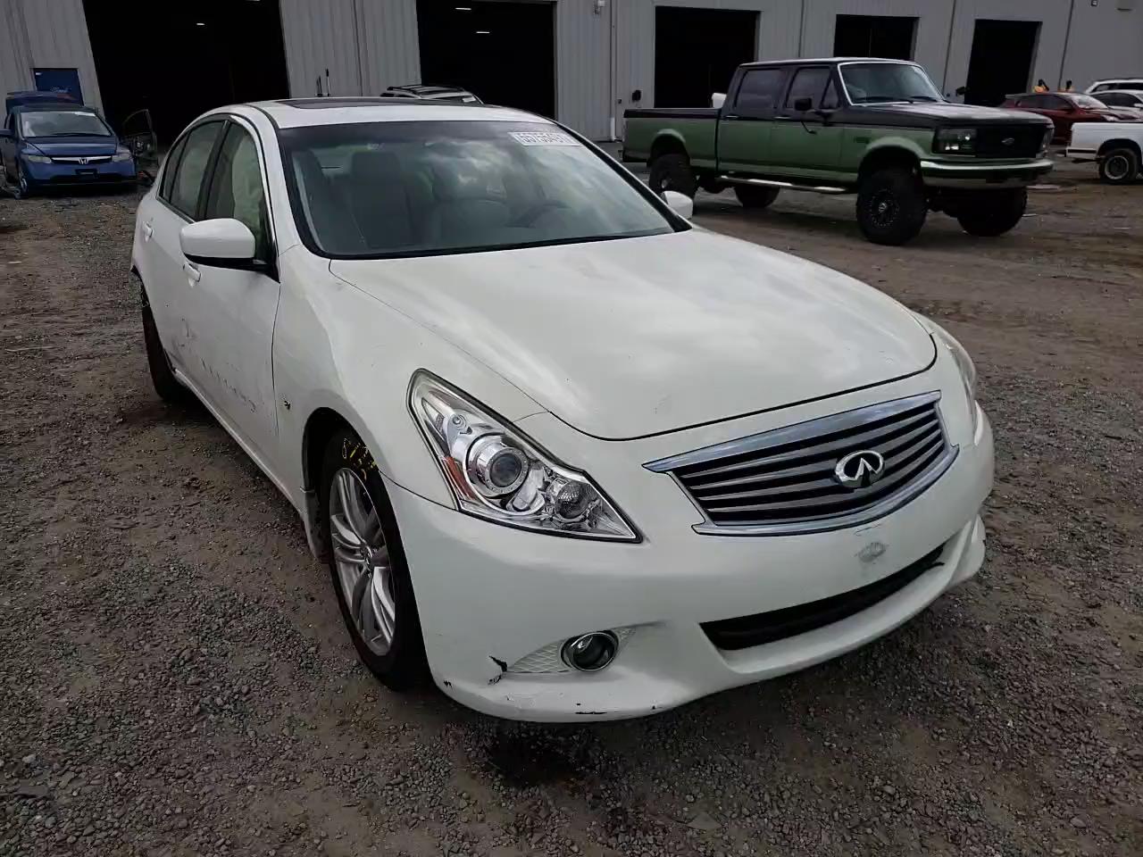 2015 INFINITI Q40 JN1CV6APXFM501527