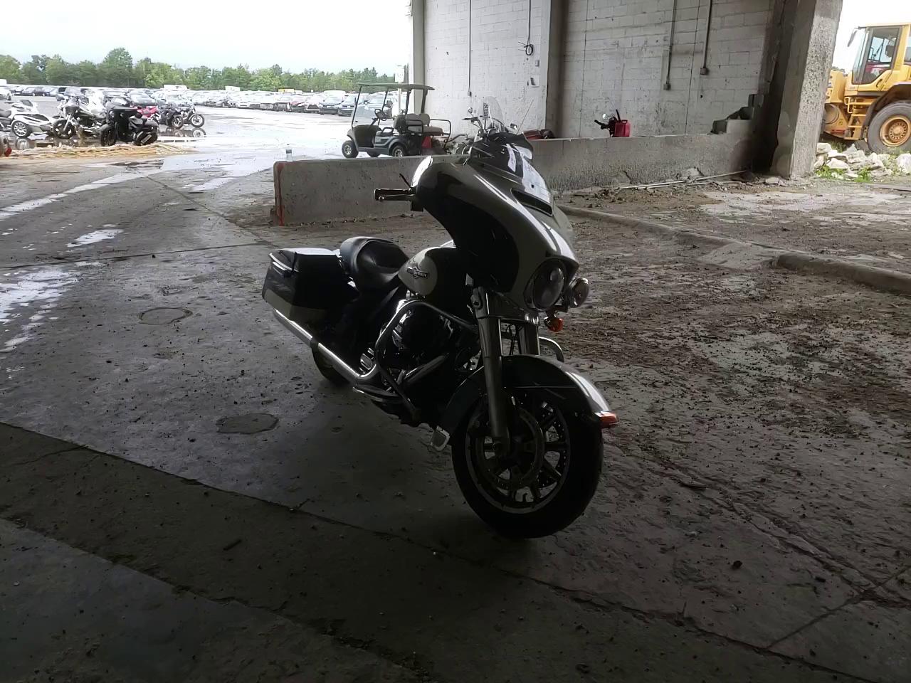 2016 HARLEY-DAVIDSON FLHTP POLI 1HD1FMM11GB608183