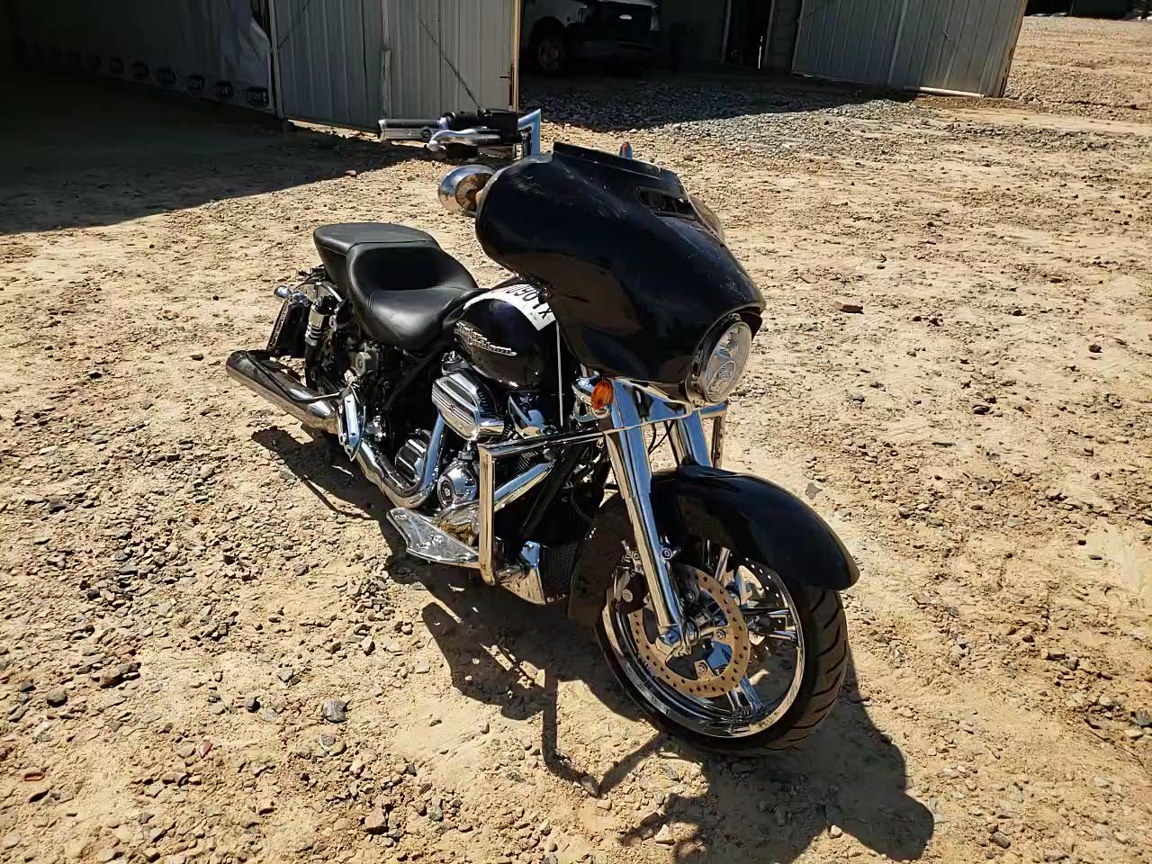 2019 HARLEY-DAVIDSON FLHX 1HD1KBC13KB611807
