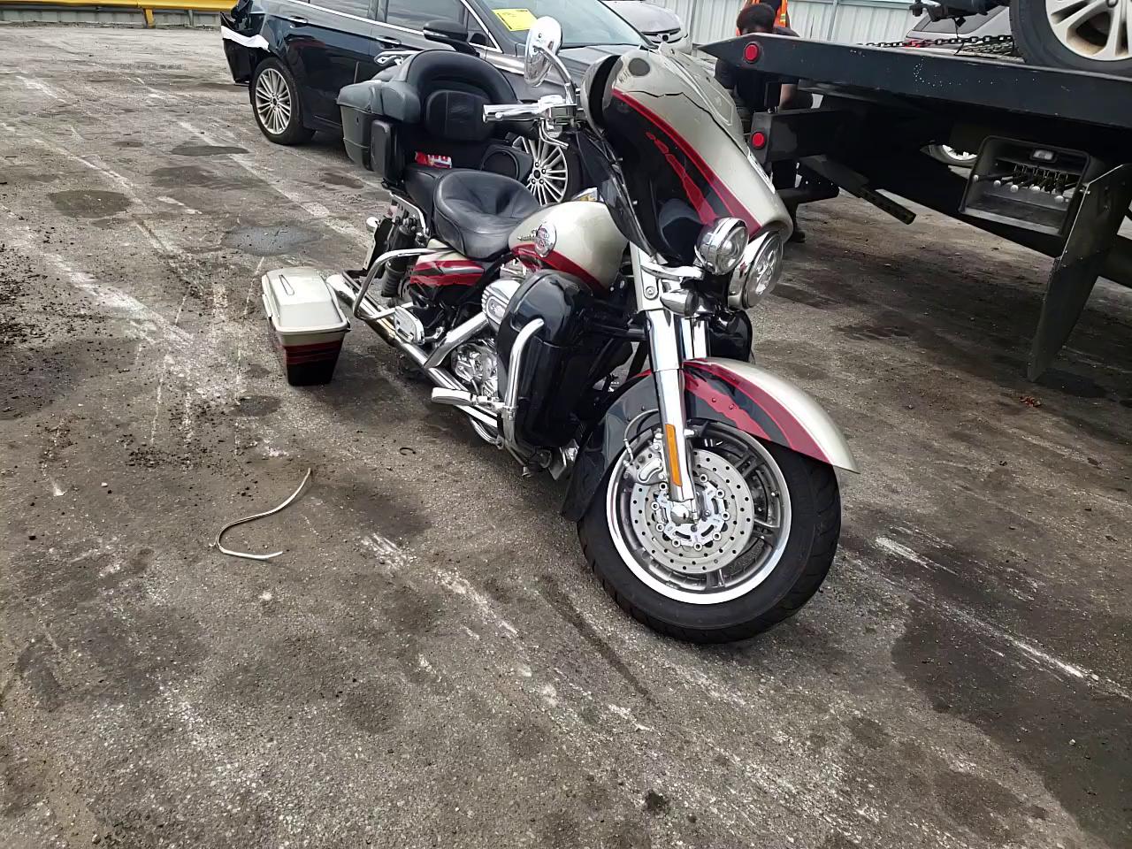 2006 HARLEY-DAVIDSON FLHTCUSE 1HD1PRE146Y956175
