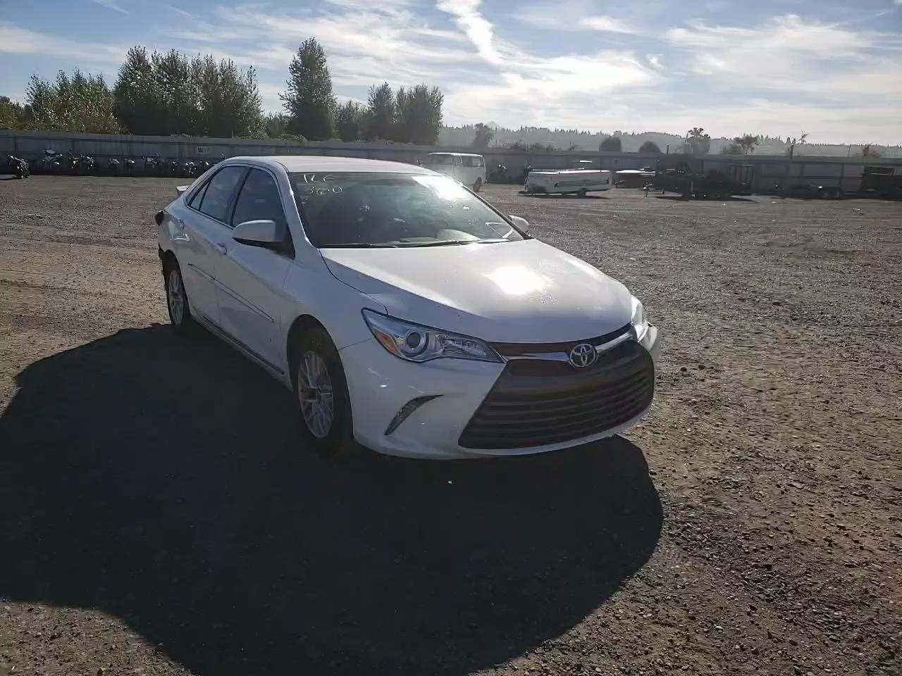 2016 TOYOTA CAMRY LE 4T4BF1FK2GR577137