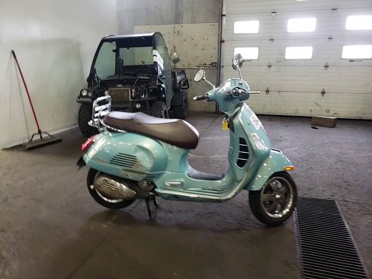 2016 VESPA GTS 300 SU ZAPM459L3G5200933