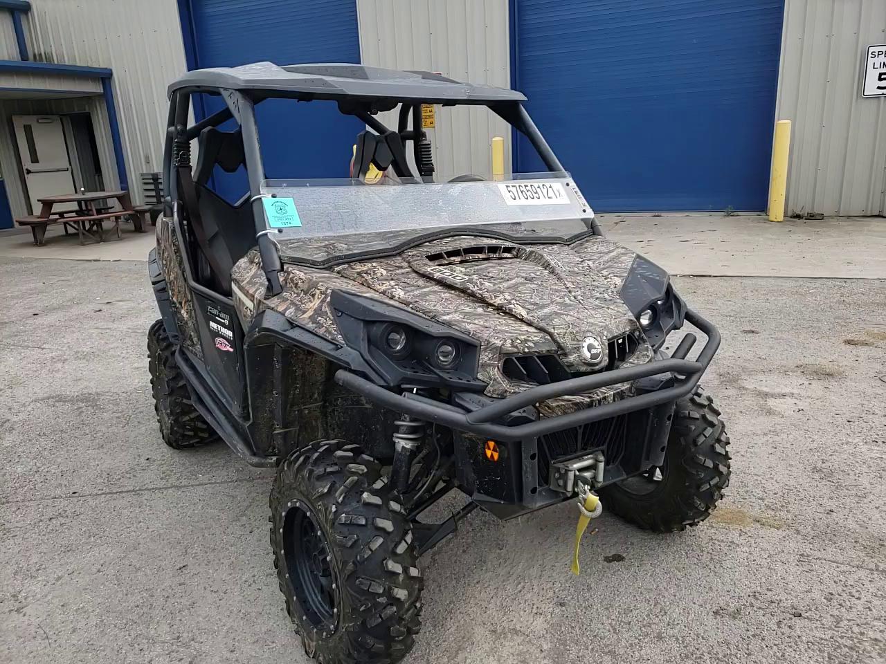 2017 CAN-AM COMMANDER 3JBKKAN23HJ000672