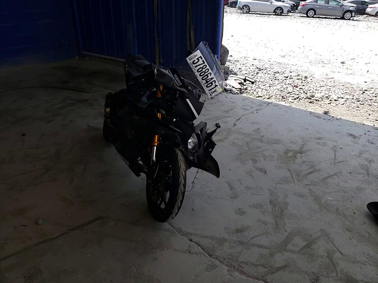2019 YAMAHA YZFR3 A MH3RH18Y5KK001573