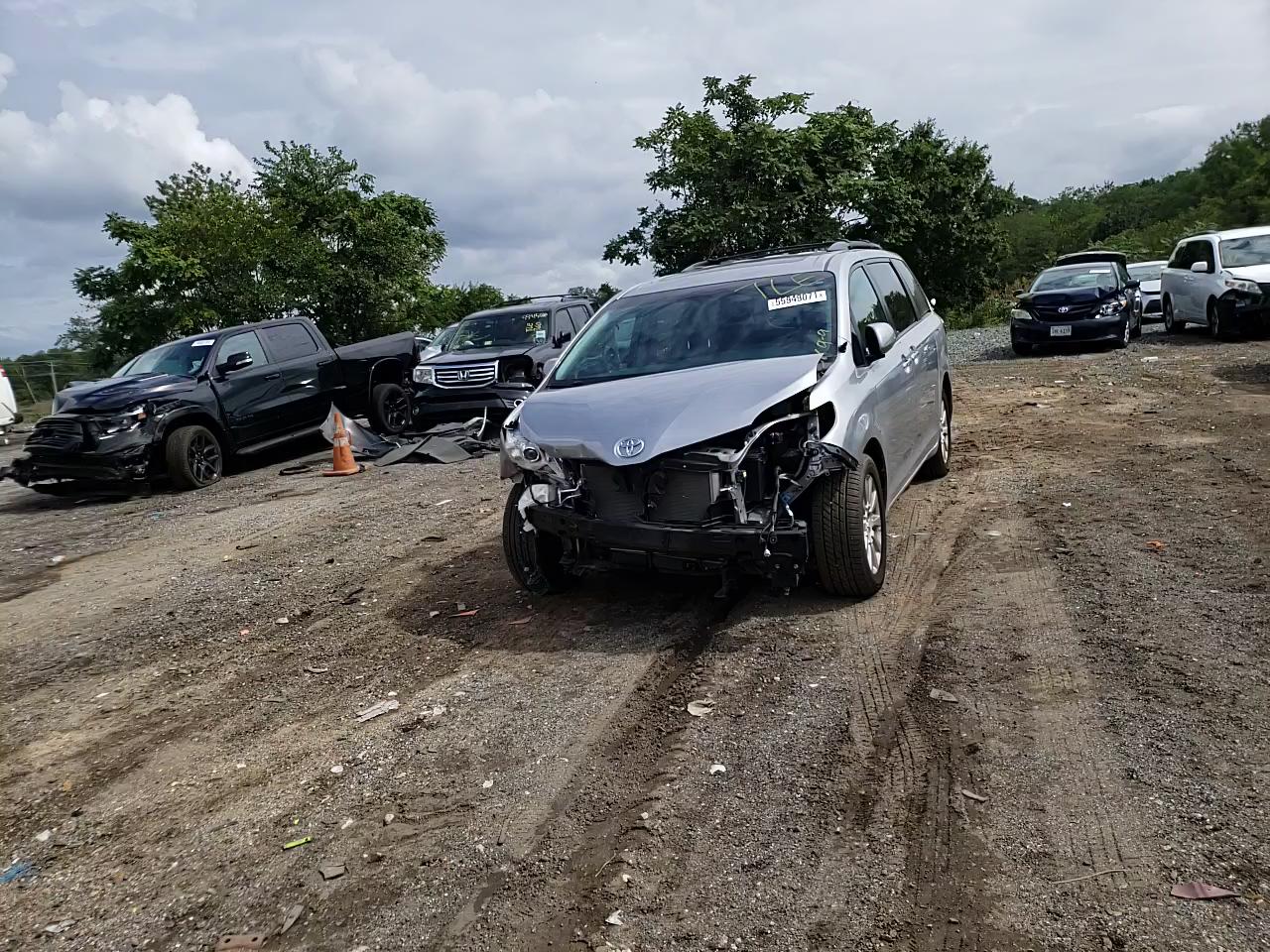 2015 TOYOTA SIENLE/XLE 5TDDK3DC6FS099088