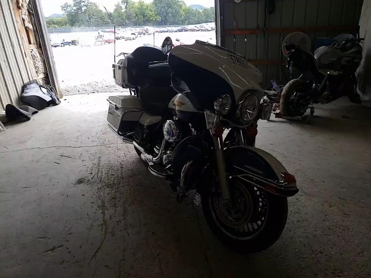 2010 HARLEY-DAVIDSON FLHTK 1HD1KEM14AB641753