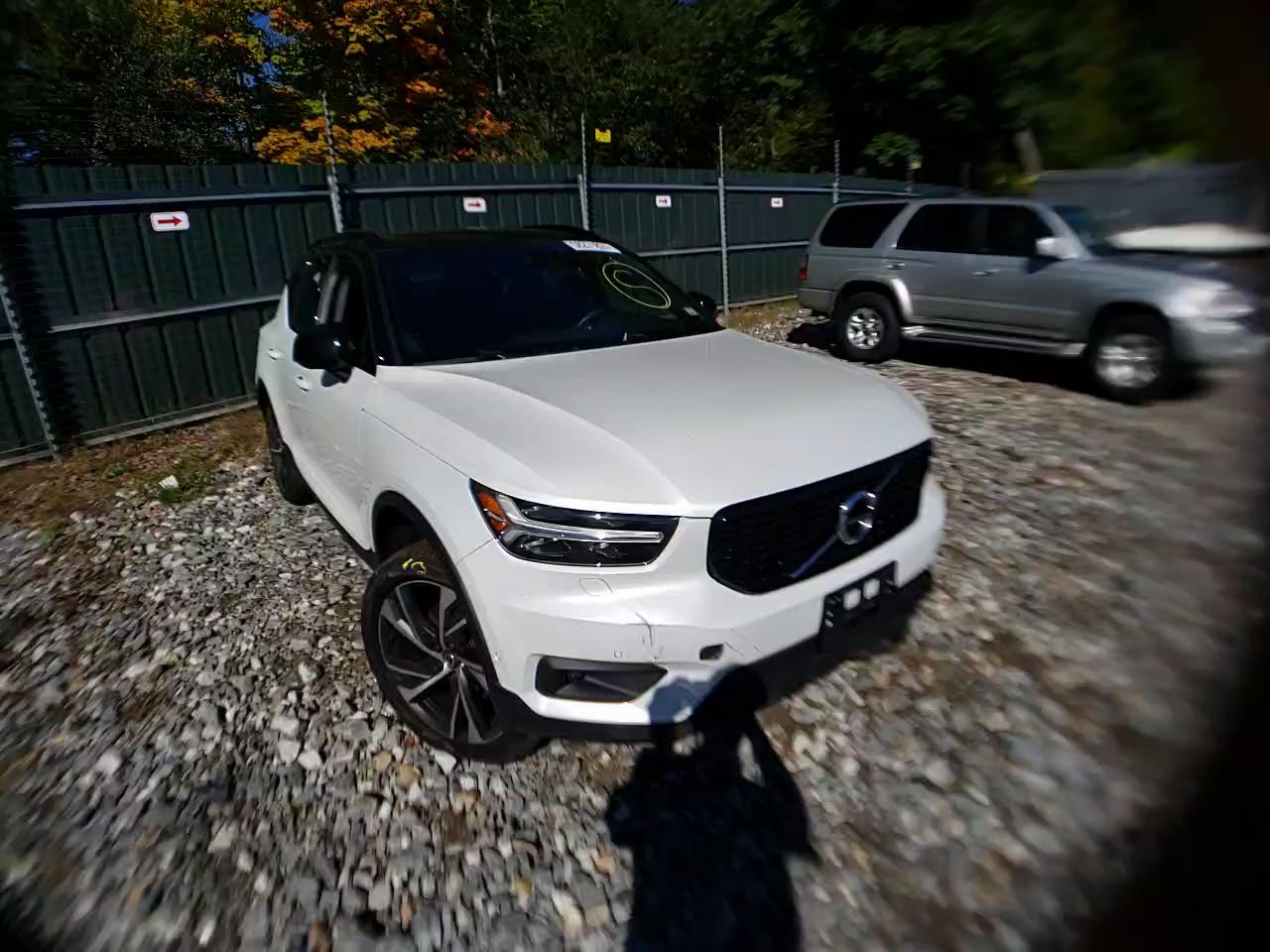 2019 VOLVO XC40 T5 R- YV4162UM8K2138823