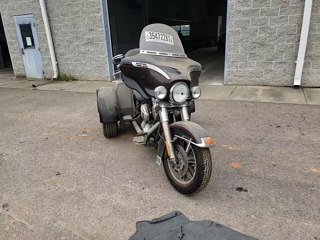 2011 HARLEY-DAVIDSON FLHTCUTG 1HD1MAM12BB851532