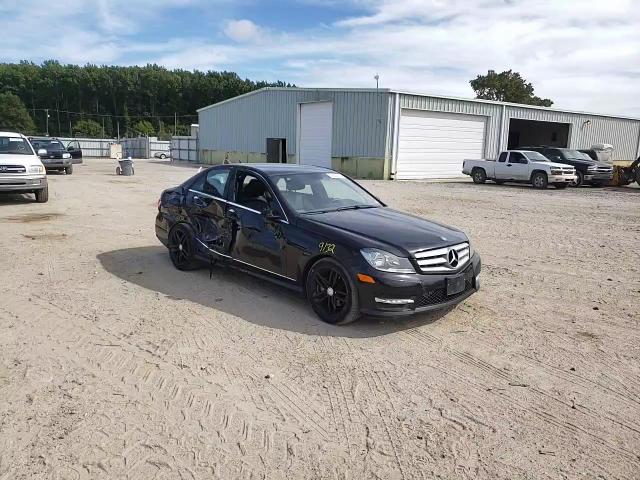 2013 Mercedes-Benz C 250 VIN: WDDGF4HB9DG015142 Lot: 57830701