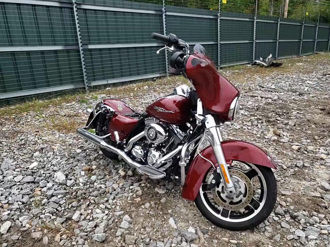 2010 HARLEY-DAVIDSON FLHX 1HD1KB412AB658615