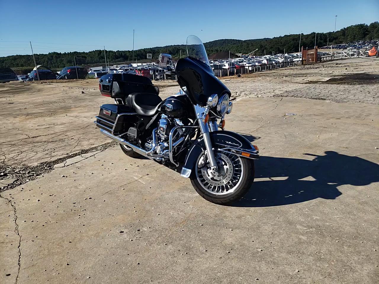 2010 HARLEY-DAVIDSON FLHTCU 1HD1FC411AB674945