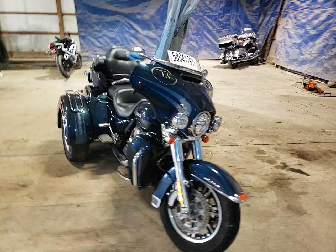 2016 HARLEY-DAVIDSON FLHTCUTG 1HD1MAL14GB855137