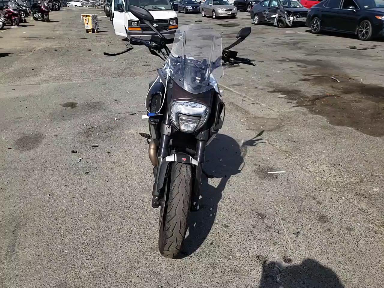 2015 DUCATI DIAVEL ZDM13BSW9FB019981