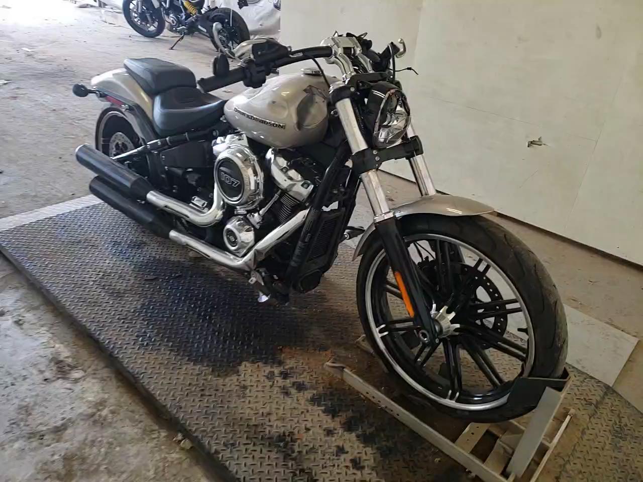 2018 HARLEY-DAVIDSON FXBR BREAK 1HD1YEJ14JC030683