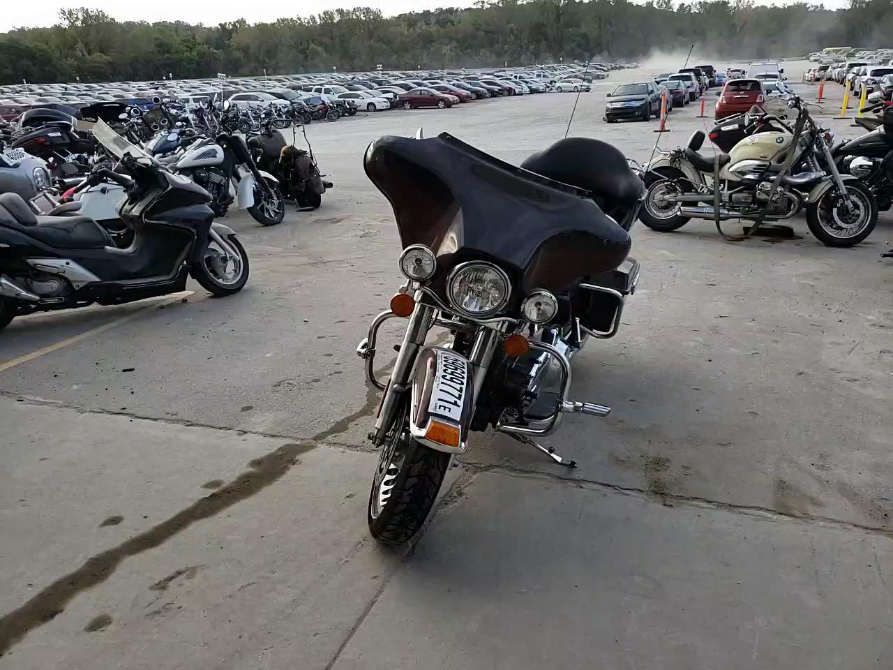 2011 HARLEY-DAVIDSON FLHTK 1HD1KEM15BB657428