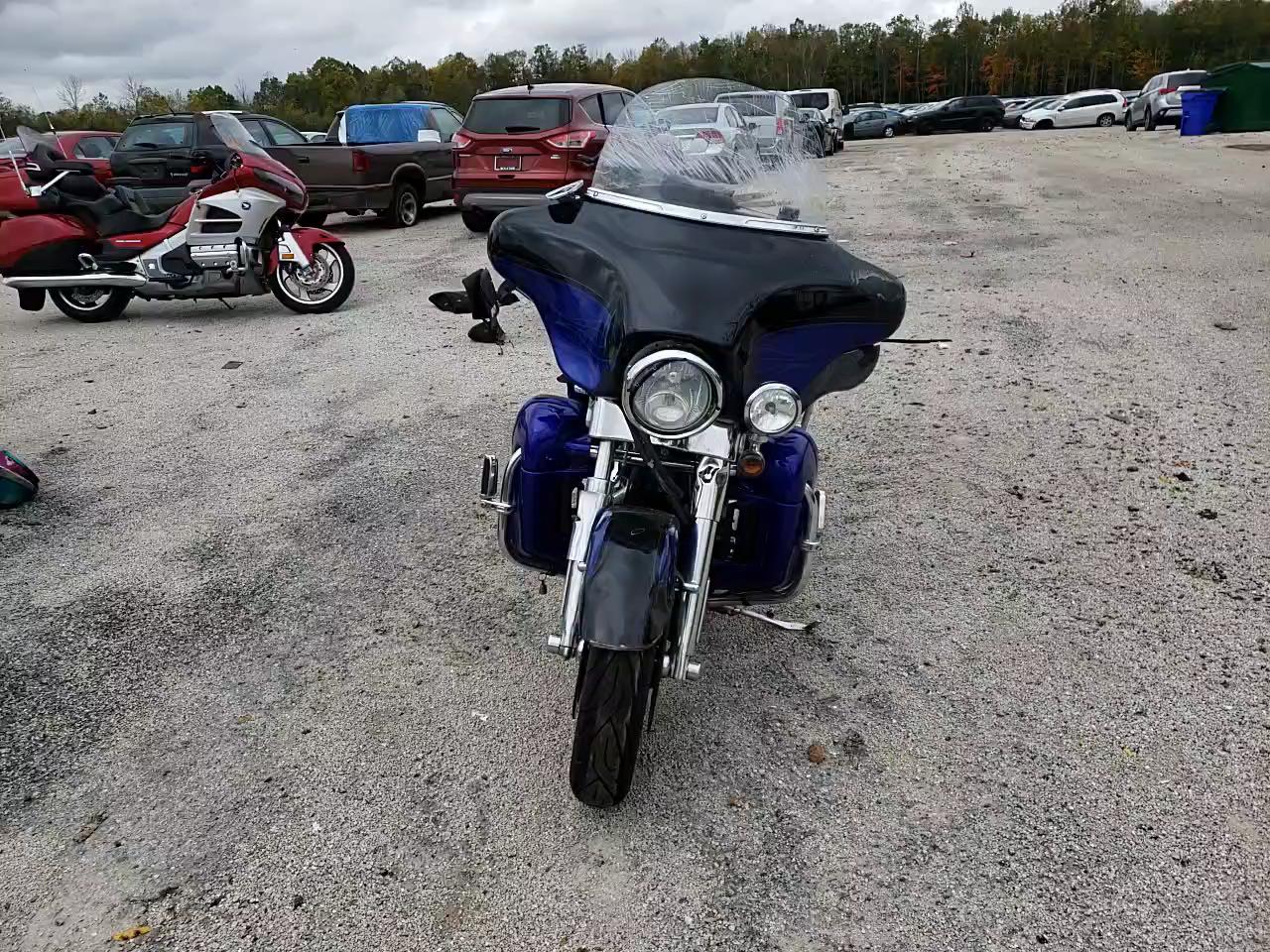2011 HARLEY-DAVIDSON FLHTCUSE6 1HD1PR815BB957330