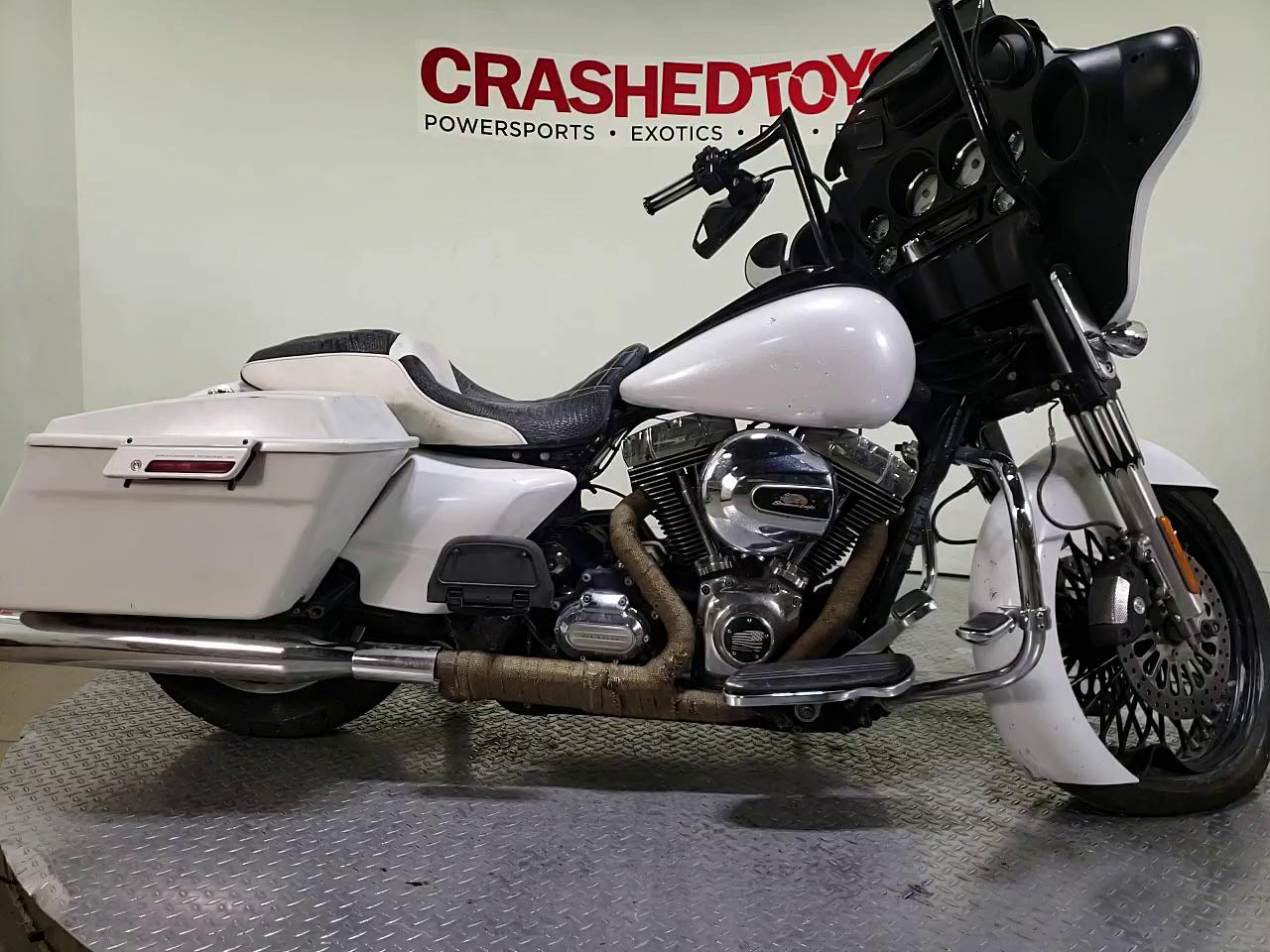 2011 HARLEY-DAVIDSON FLHX 1HD1KBM12BB621503