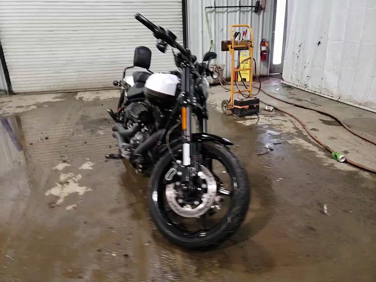 2017 HARLEY-DAVIDSON FXSE 1HD1TG918HB954655
