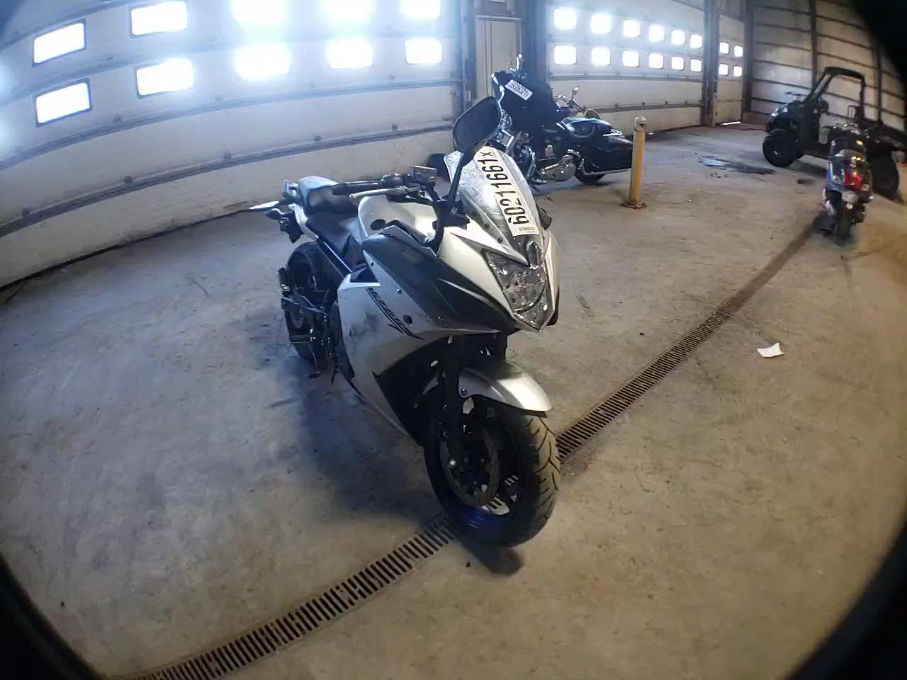 2017 YAMAHA FZ6 R JYARJ18E7HA015039