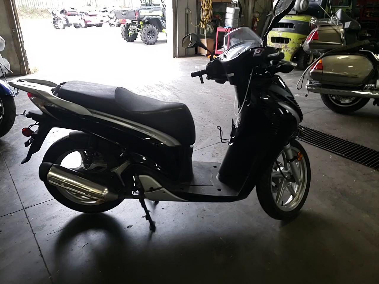 2010 HONDA SH150 D ZDCKF1012AF000725
