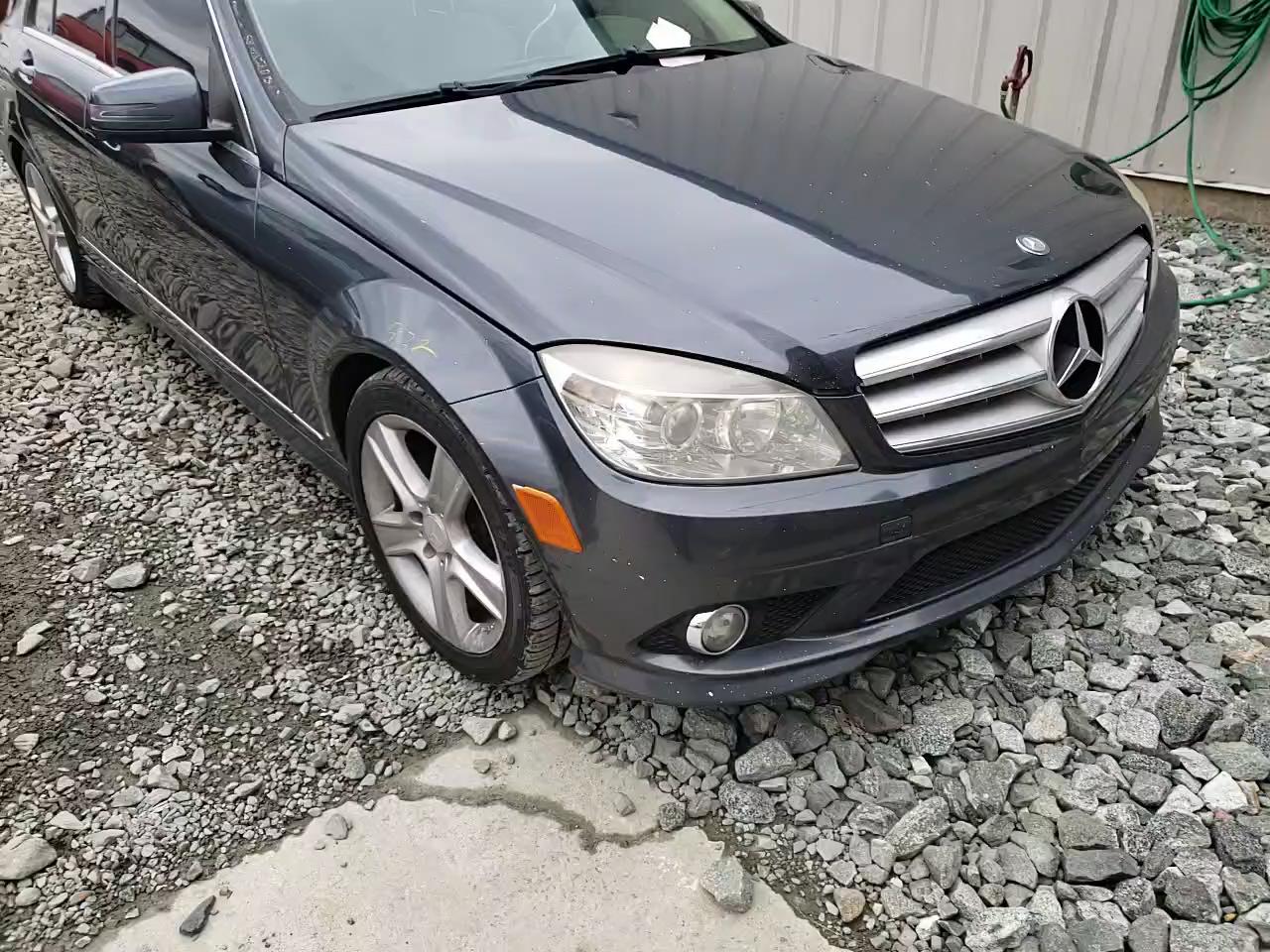2010 MERCEDES-BENZ C300 WDDGF5EB3AR095144