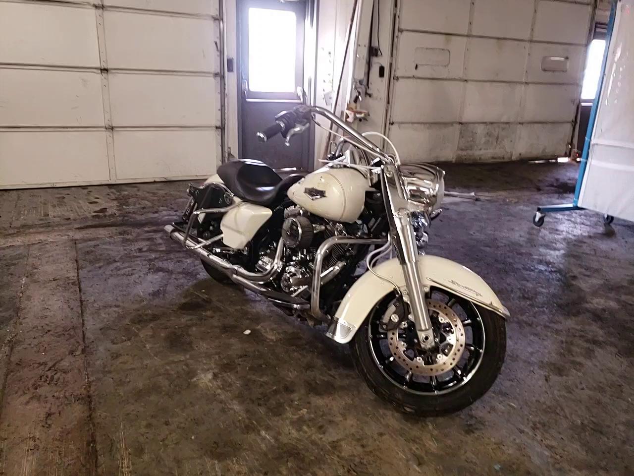 2015 HARLEY-DAVIDSON FLHR ROAD 1HD1FBM12FB697653