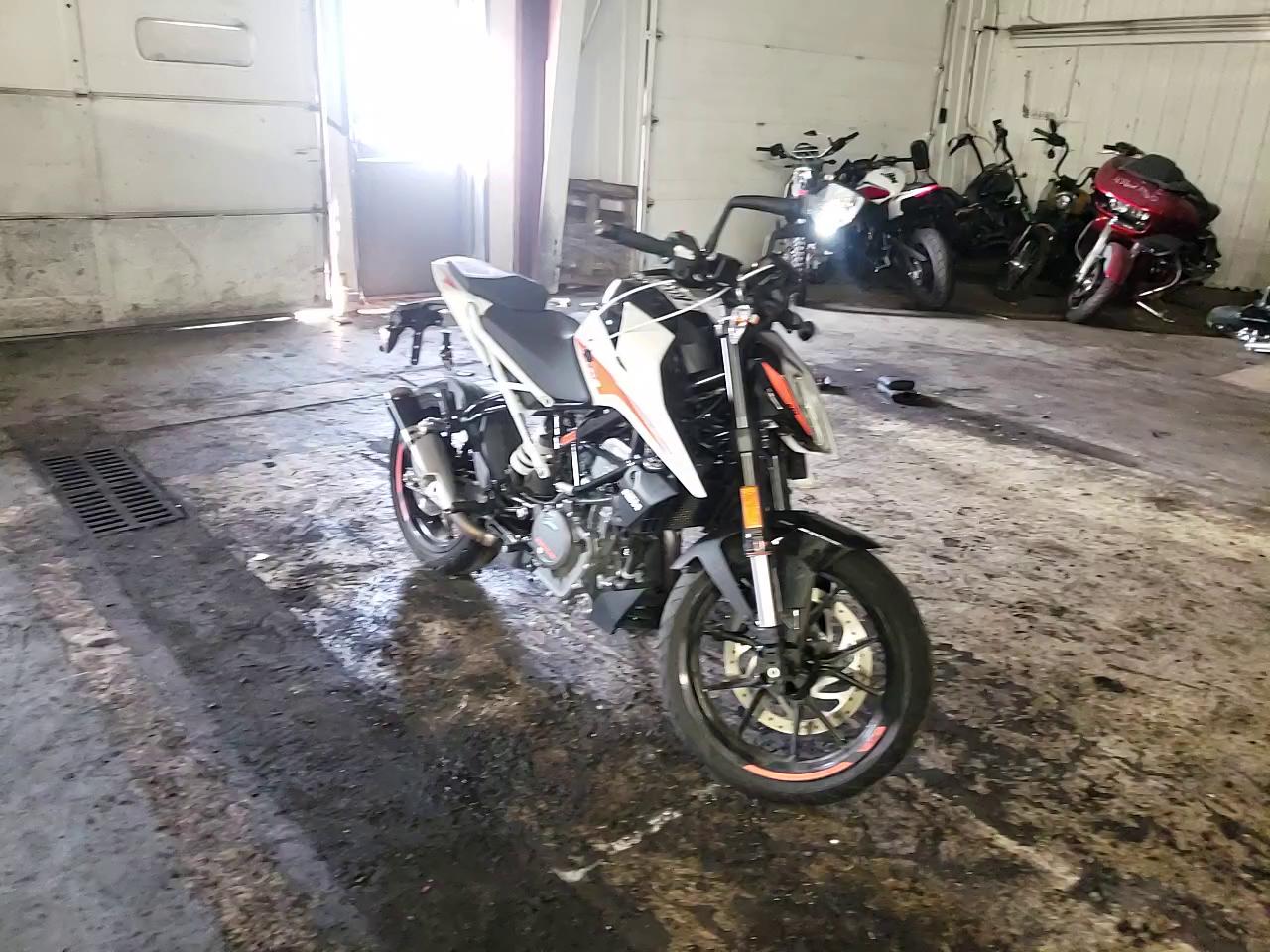 2021 KTM 390 DUKE MD2JPJ406MC258697
