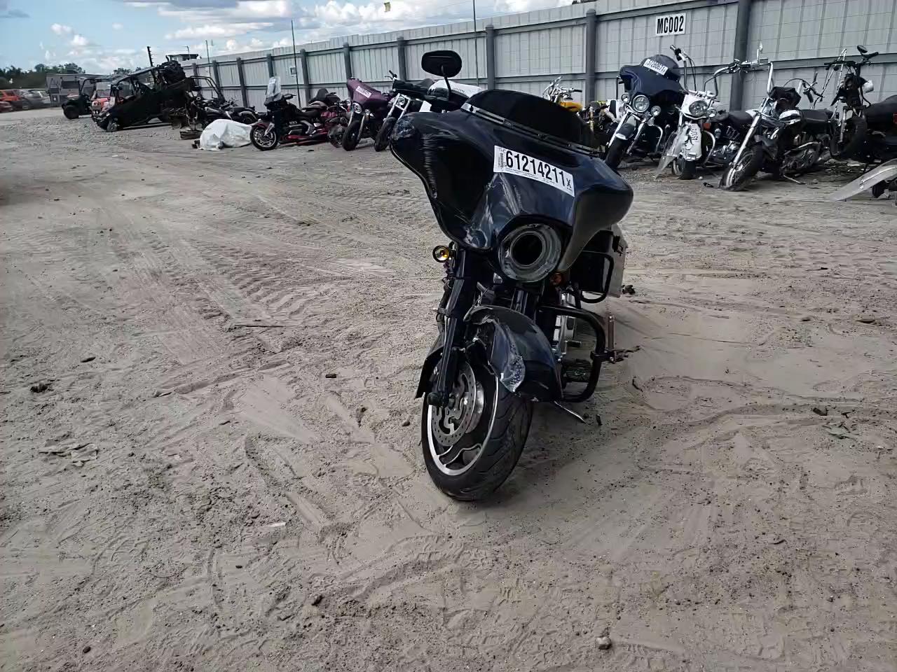 2011 HARLEY-DAVIDSON FLHX 1HD1KB410BB609026