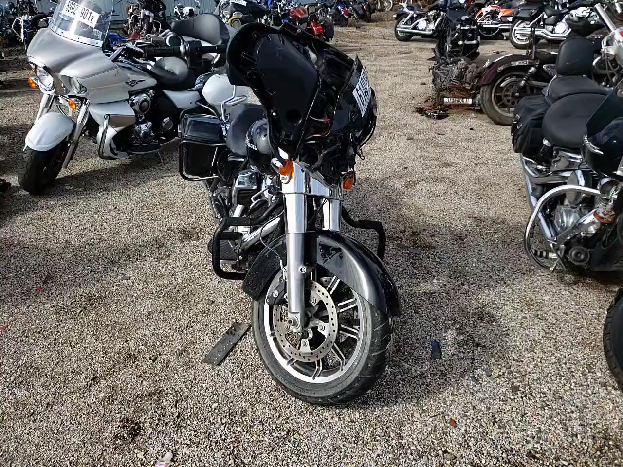 2017 HARLEY-DAVIDSON FLHTP POLI 1HD1FMC18HB639336