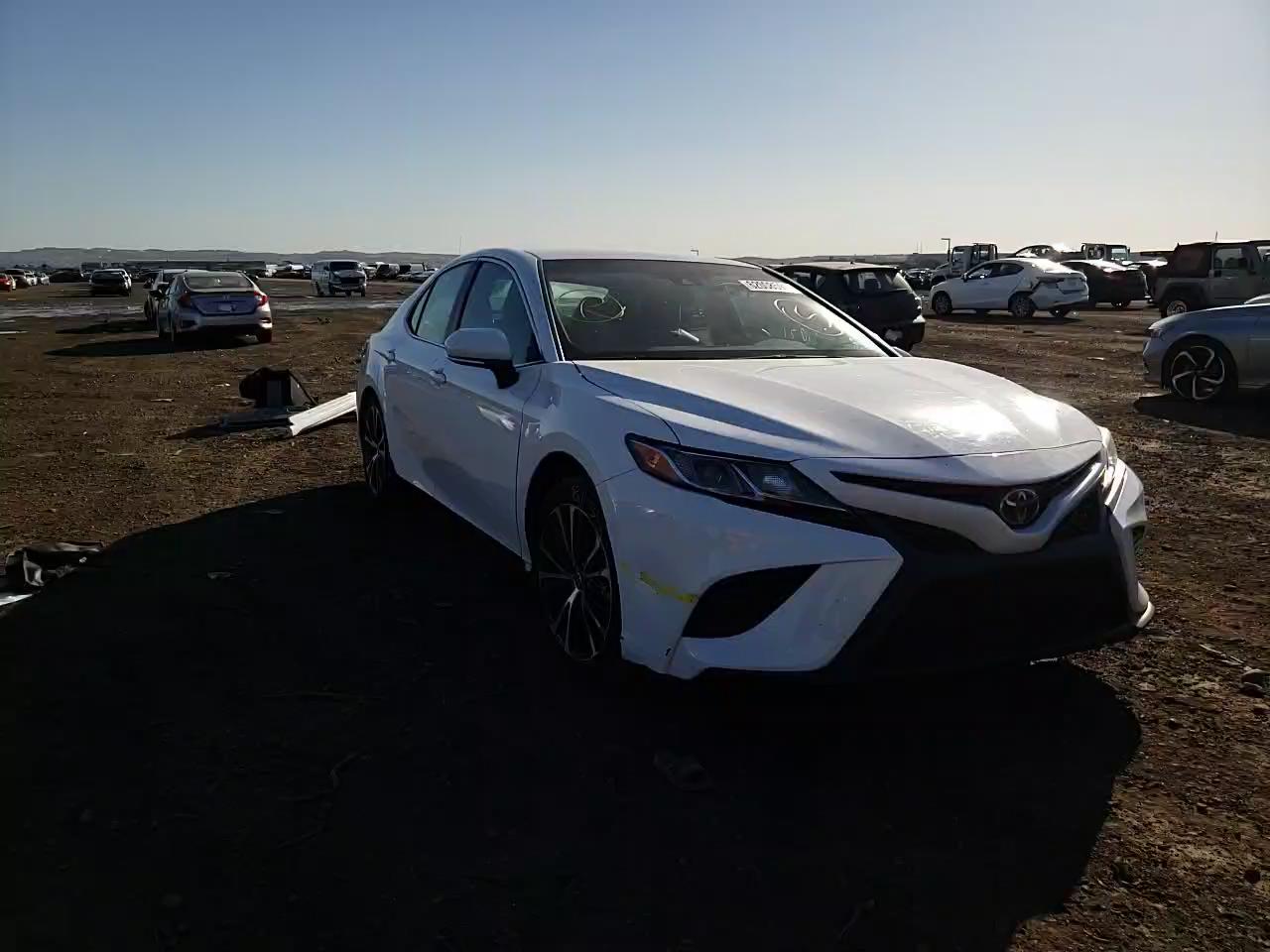 2018 TOYOTA CAMRY L/LE 4T1B11HK0JU556588