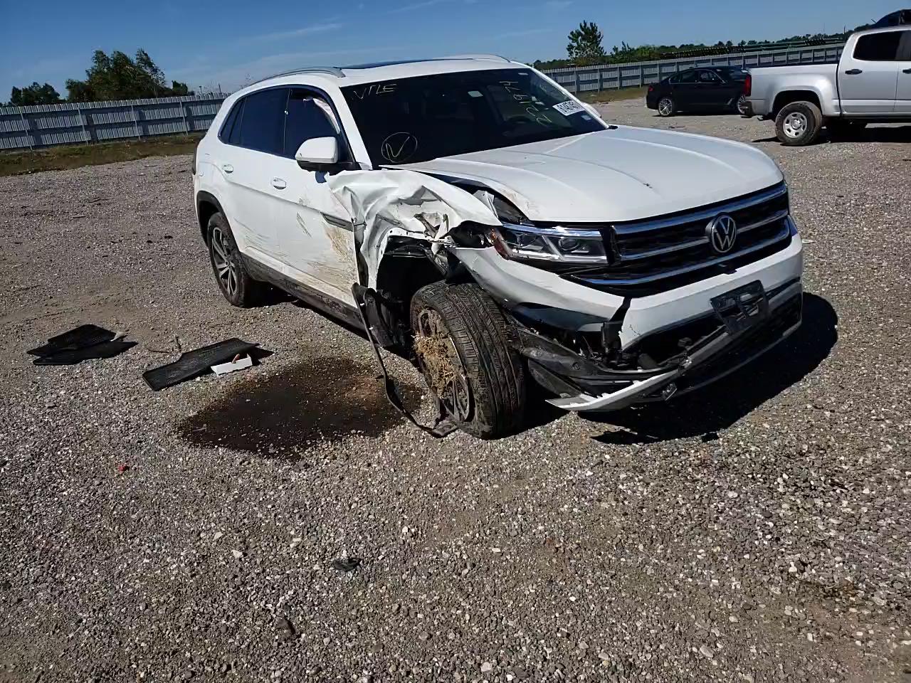 2020 VOLKSWAGEN ATLAS CROS 1V2NE2CA5LC221974