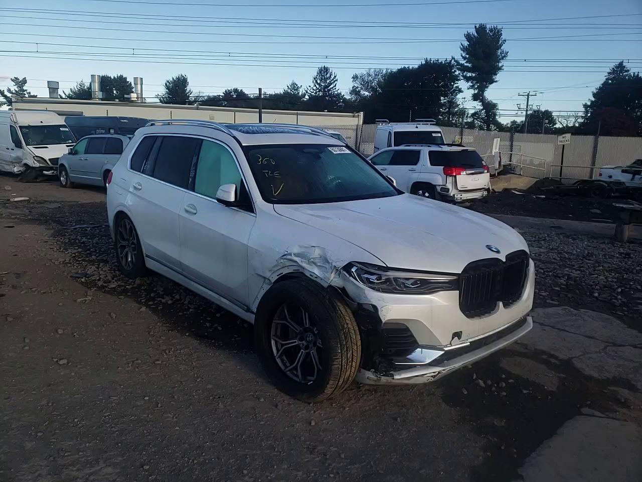 2021 BMW X7 XDRIVE4 5UXCW2C00M9E35557