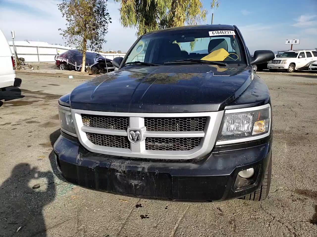 2011 DODGE DAKOTA SLT 1D7RE3GK2BS525673
