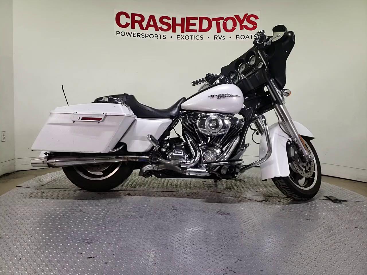 2011 HARLEY-DAVIDSON FLHX 1HD1KB419BB654157