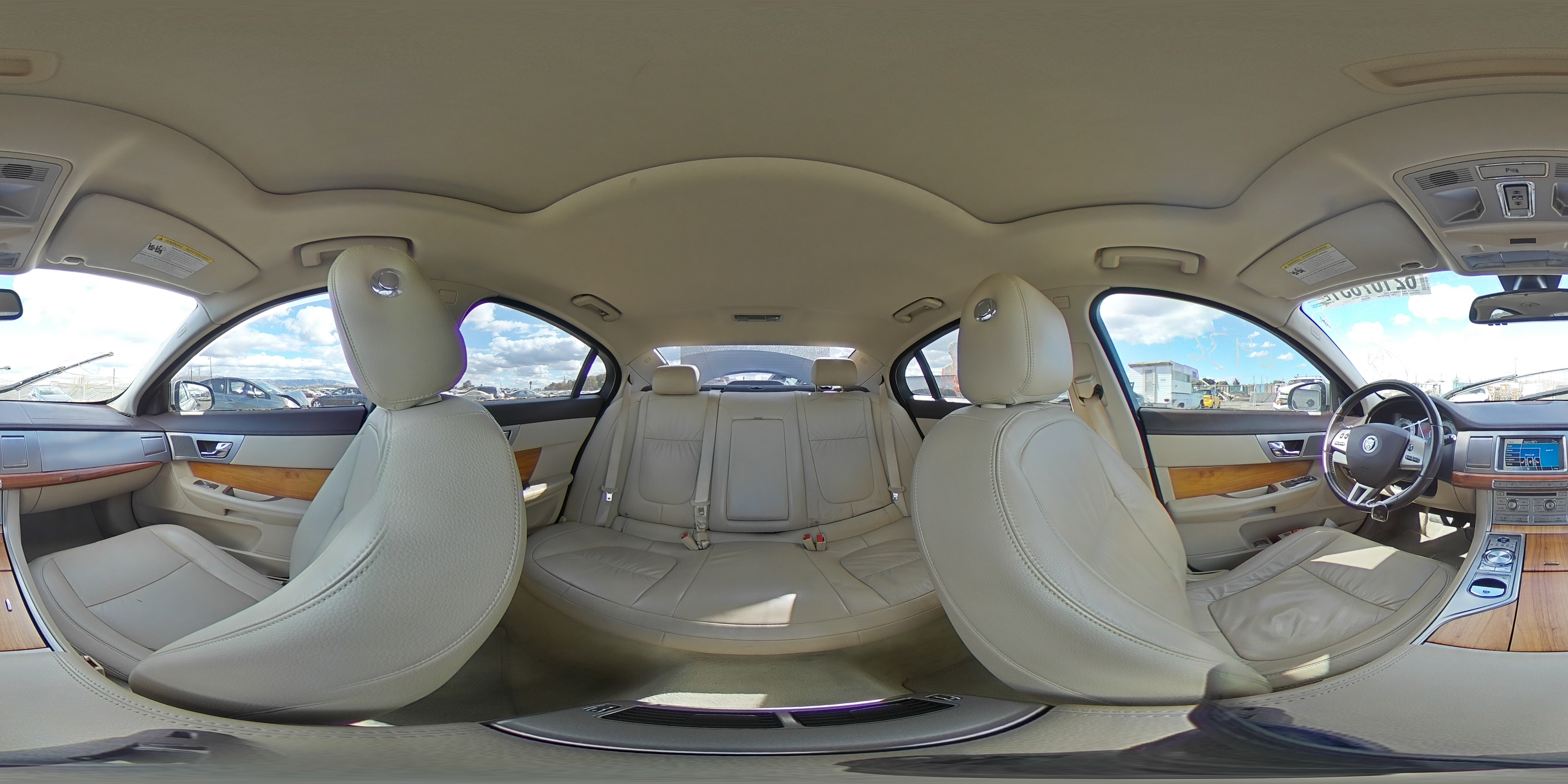 2010 JAGUAR XF LUXURY SAJWA0FA2AHR55846