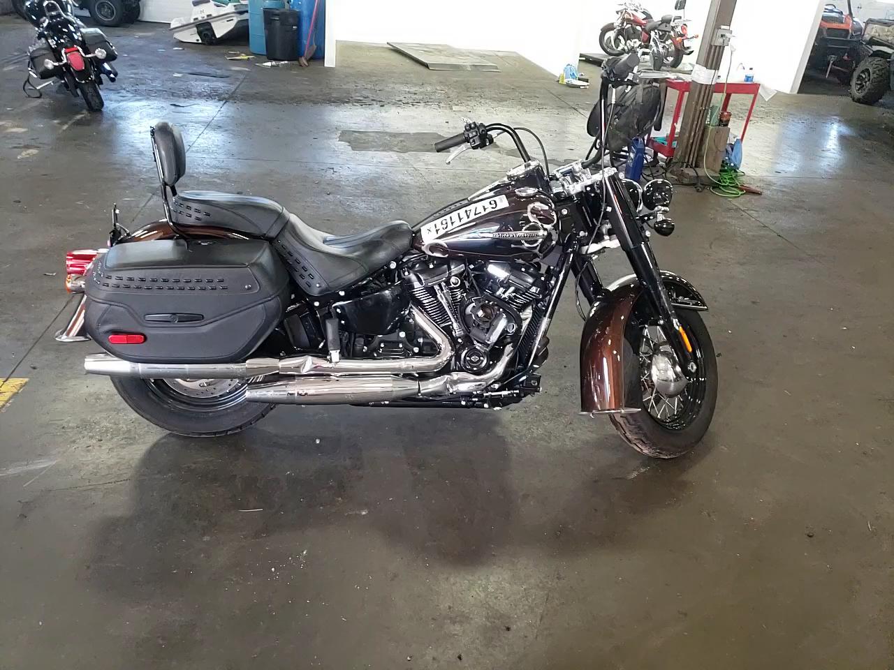 2019 HARLEY-DAVIDSON FLHCS 1HD1YBK20KB061944
