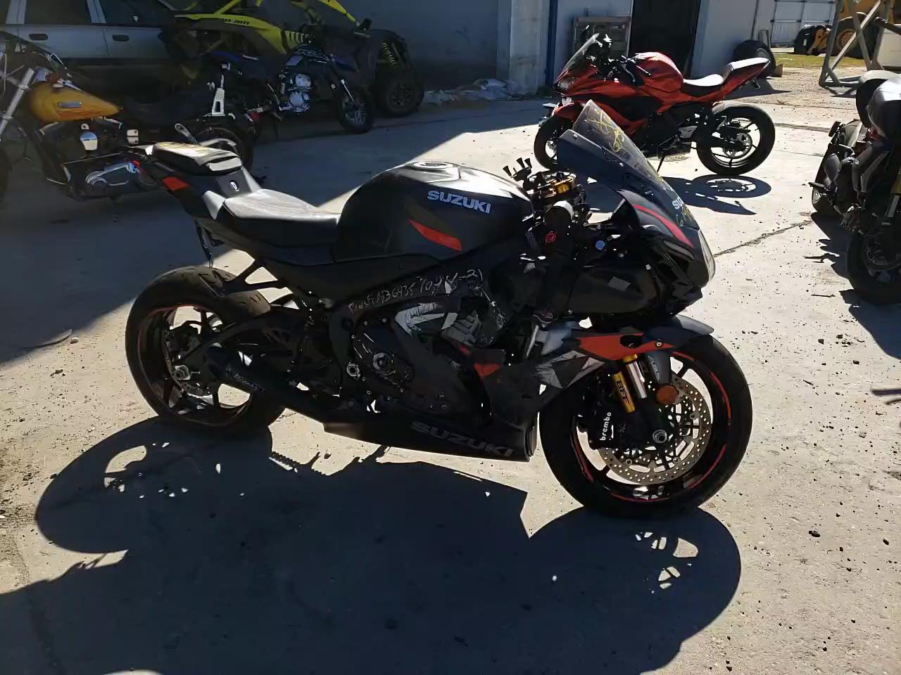 2021 SUZUKI GSX-R1000 JS1DM11H9M7100234