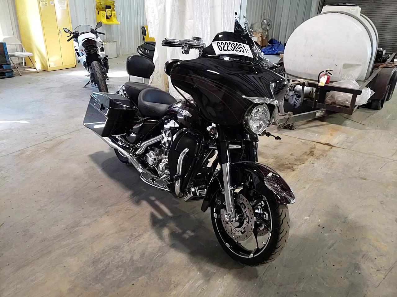 2011 HARLEY-DAVIDSON FLHXSE2 1HD1PZ815BB953410