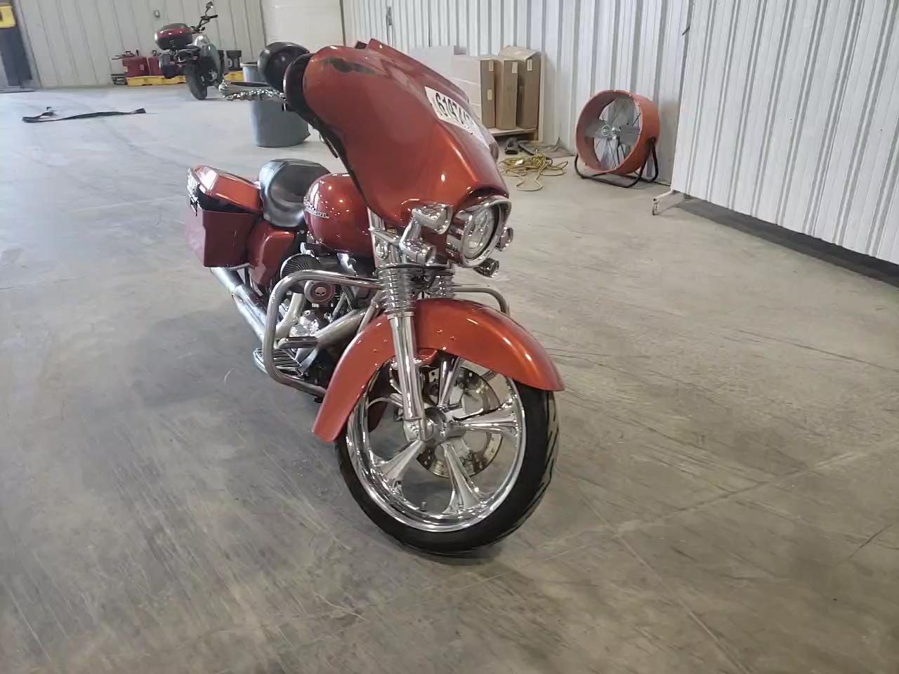 2011 HARLEY-DAVIDSON FLHX 1HD1KB412BB609352