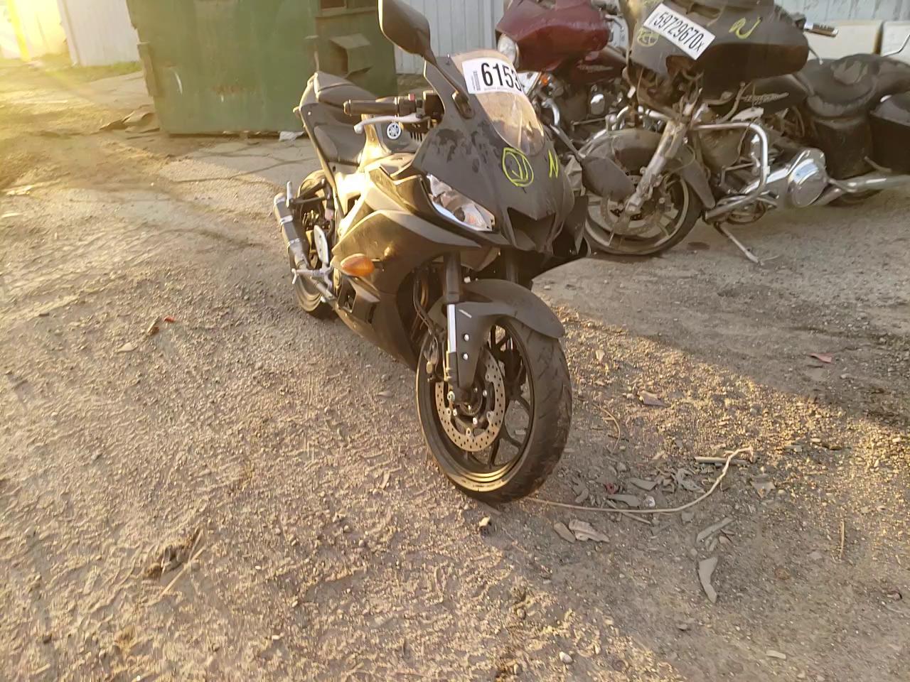 2021 YAMAHA YZFR3 A MH3RH18Y1MK006370