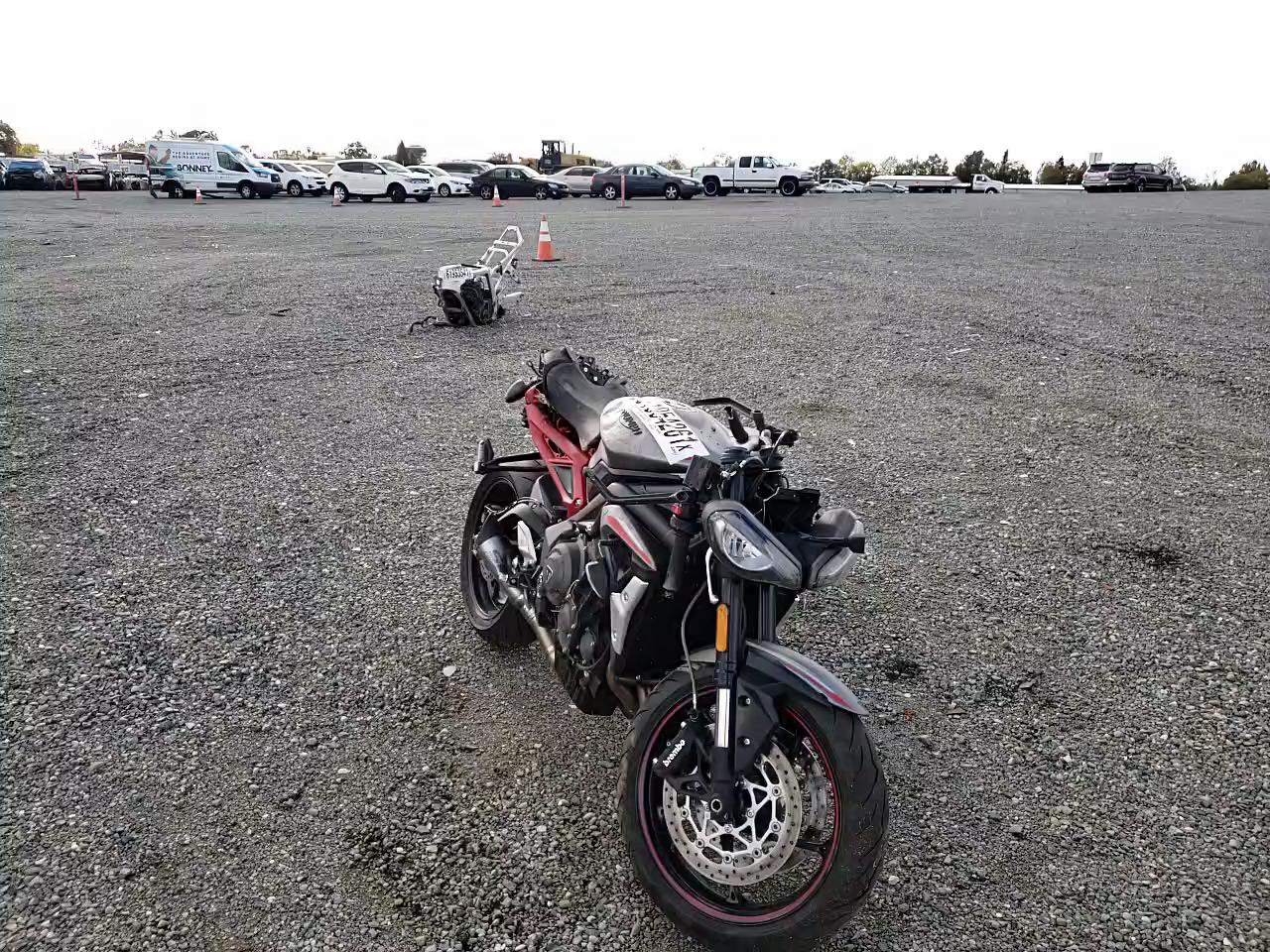 2020 TRIUMPH MOTORCYCLE STREET TRI SMTA534D1LTAA1052
