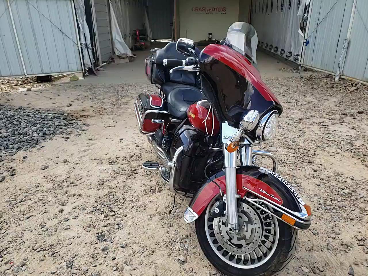 2010 HARLEY-DAVIDSON FLHTCU 1HD1FC412AB633689
