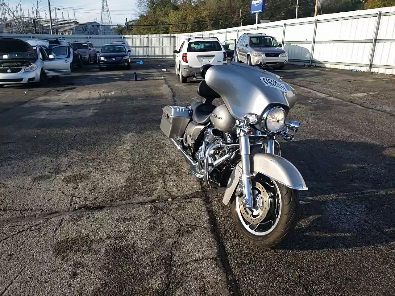 2009 HARLEY-DAVIDSON FLHX 1HD1KB41X9Y632837