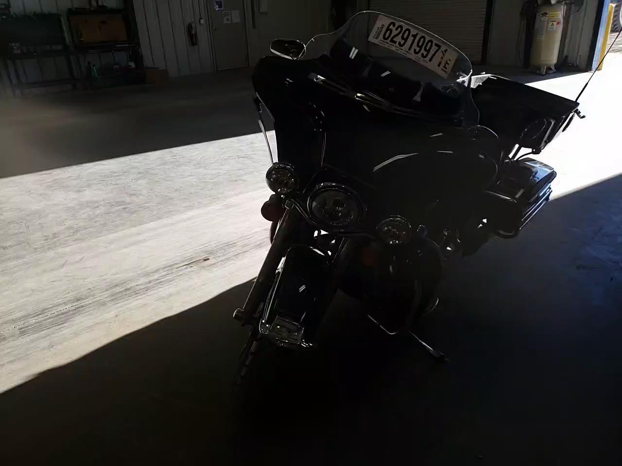2009 HARLEY-DAVIDSON FLHTCU 1HD1FC4179Y621563