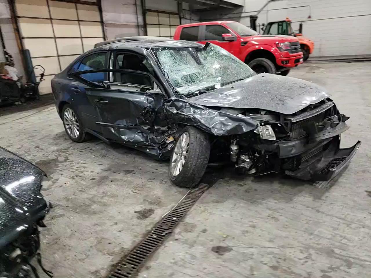 2011 VOLVO S40 T5 YV1672MS2B2537516