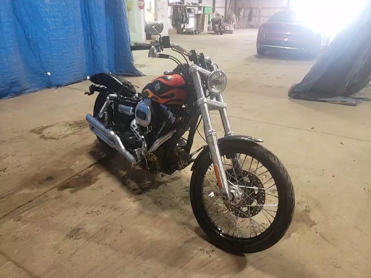 2016 HARLEY-DAVIDSON FXDWG DYNA 1HD1GPM11GC313741