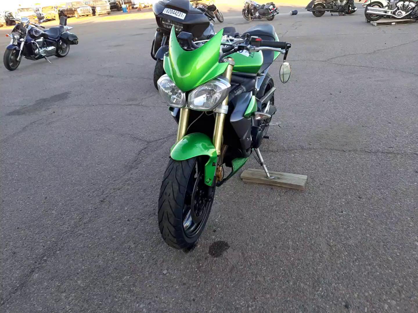 2014 TRIUMPH MOTORCYCLE STREET TRI SMTL02NE4ET608074