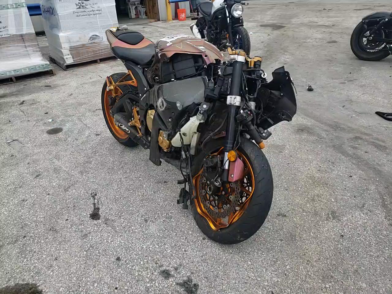 2011 KAWASAKI ZX1000 K JKAZXCK14BA000553