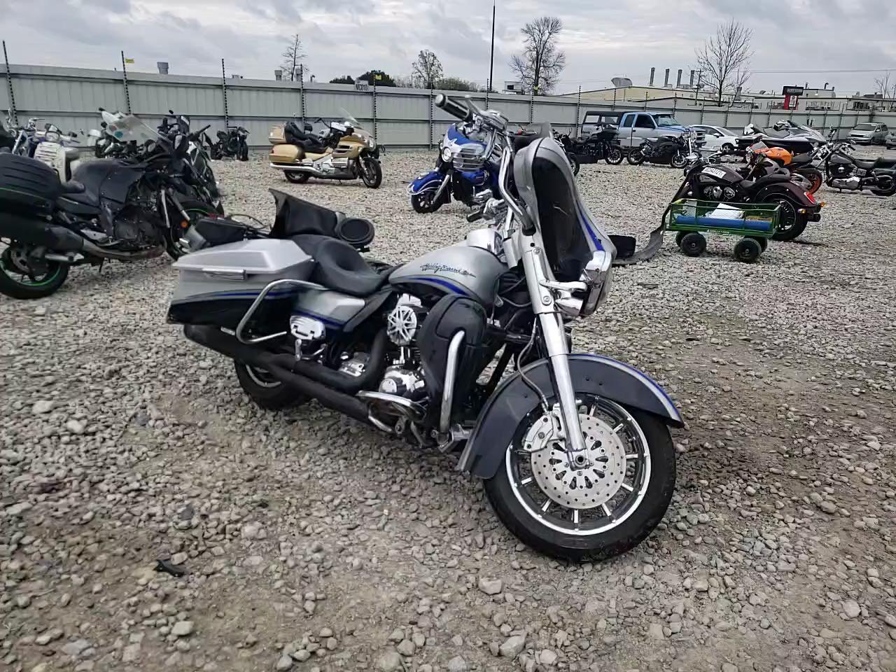 2009 HARLEY-DAVIDSON FLHTCUSE4 1HD1PR8149Y951025