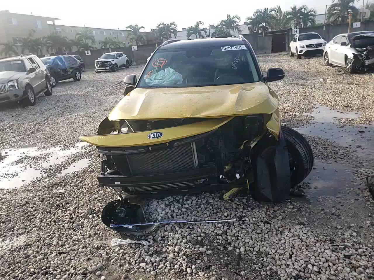 2021 KIA SELTOS S KNDEUCA23M7200556